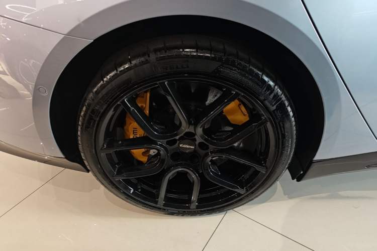 Used Xiaomi Auto SU7 Ultra 2025 Ultra Model Right Rear Wheel Hub