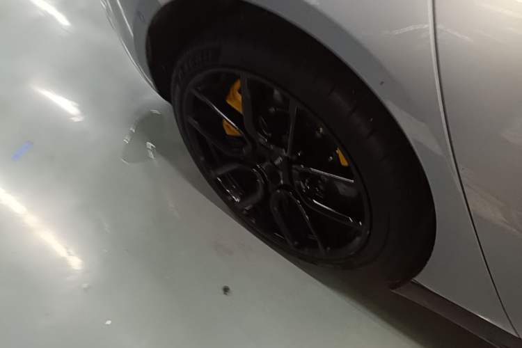 Used Xiaomi Auto SU7 Ultra 2025 Ultra Model Right Rear Wheel Hub