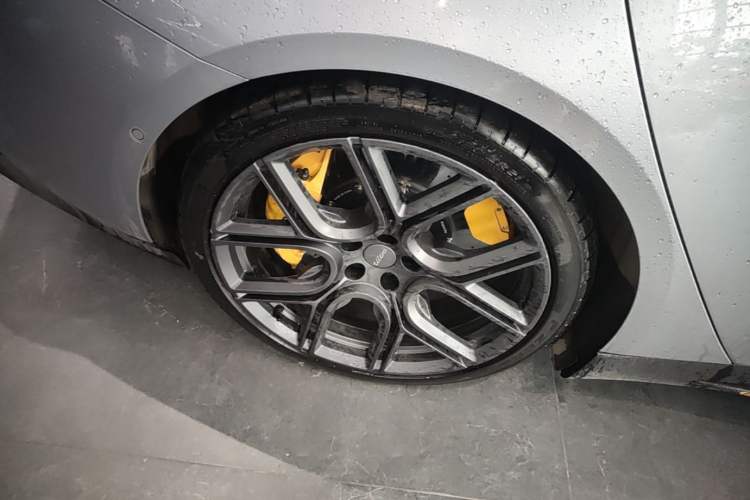Used Xiaomi Auto SU7 Ultra 2025 Ultra Model Right Rear Wheel Hub