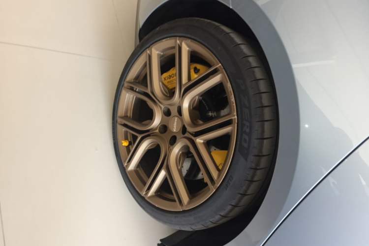 Used Xiaomi Auto SU7 Ultra 2025 Ultra Model Right Rear Wheel Hub