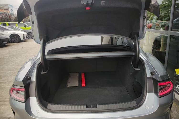 Used Xiaomi Auto SU7 Ultra 2025 Ultra Model Trunk