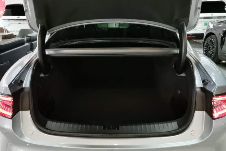Used Xiaomi Auto SU7 Ultra 2025 Ultra Model Trunk