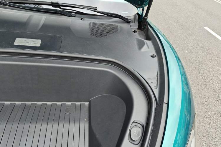 Used Xiaomi Auto SU7 Ultra 2025 Ultra Model Engine Bay Left