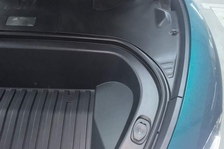 Used Xiaomi Auto SU7 Ultra 2025 Ultra Model Engine Bay Left