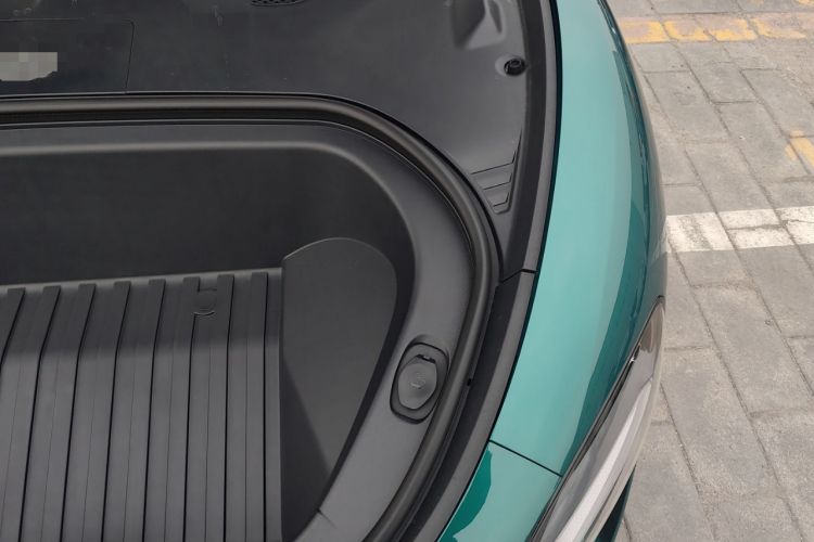 Used Xiaomi Auto SU7 Ultra 2025 Ultra Model Engine Bay Left