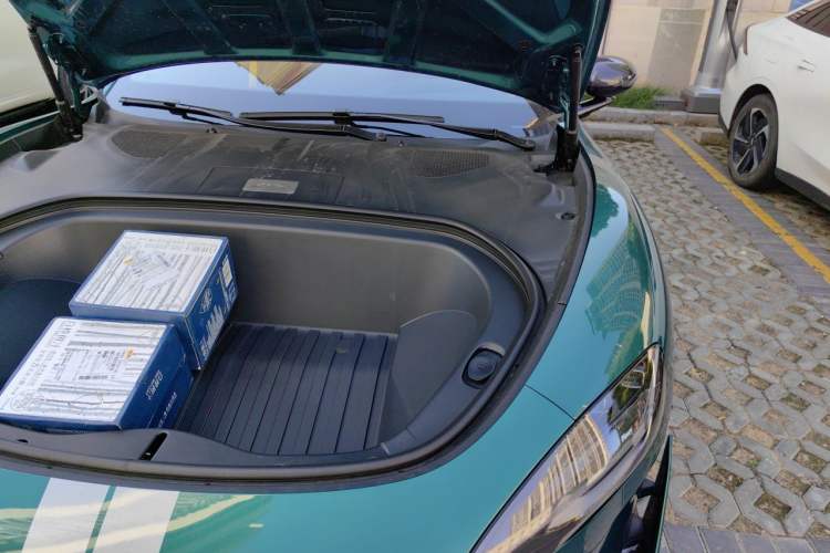 Used Xiaomi Auto SU7 Ultra 2025 Ultra Model Engine Bay Left