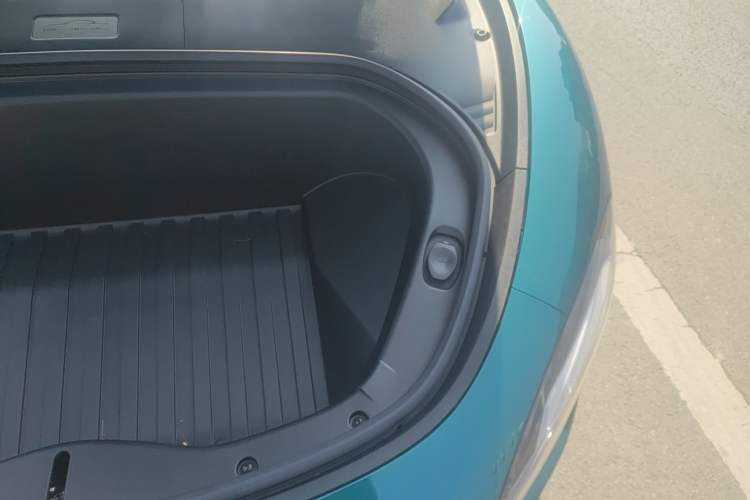 Used Xiaomi Auto SU7 Ultra 2025 Ultra Model Engine Bay Left