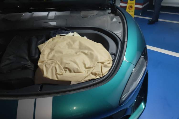 Used Xiaomi Auto SU7 Ultra 2025 Ultra Model Engine Bay Left