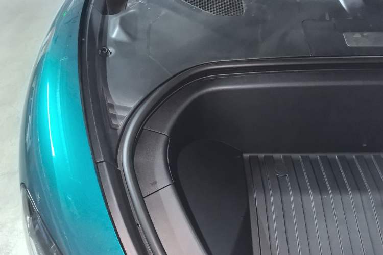 Used Xiaomi Auto SU7 Ultra 2025 Ultra Model Engine Bay Right