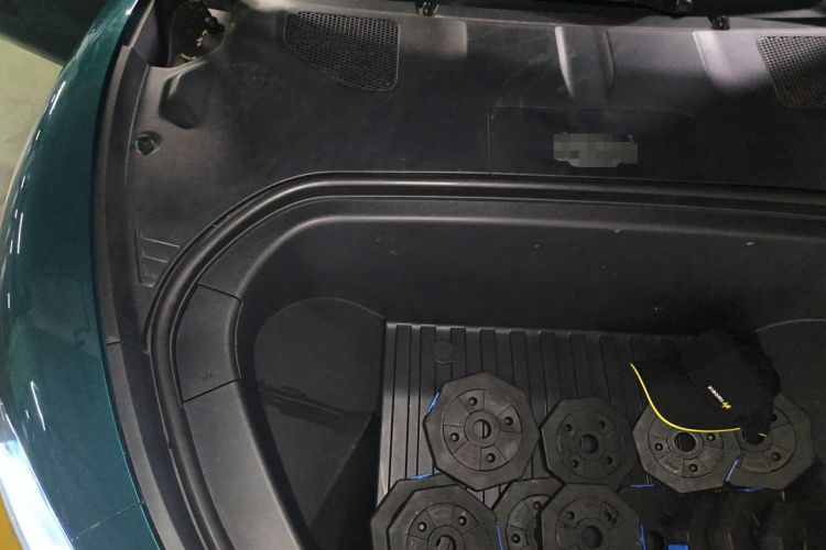 Used Xiaomi Auto SU7 Ultra 2025 Ultra Model Engine Bay Right