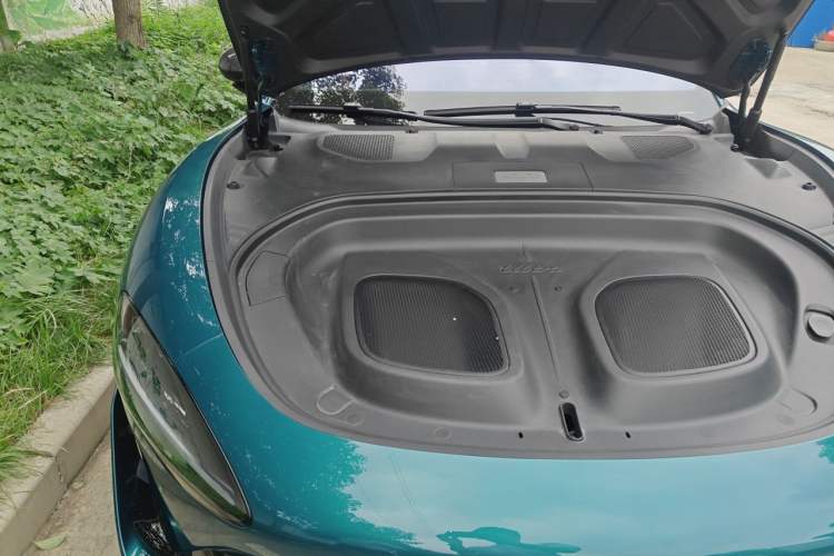 Used Xiaomi Auto SU7 Ultra 2025 Ultra Model Engine Bay Right