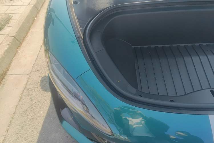 Used Xiaomi Auto SU7 Ultra 2025 Ultra Model Engine Bay Right