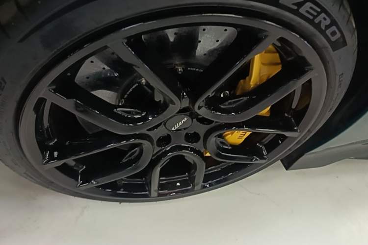 Used Xiaomi Auto SU7 Ultra 2025 Ultra Model Left Front Wheel Hub