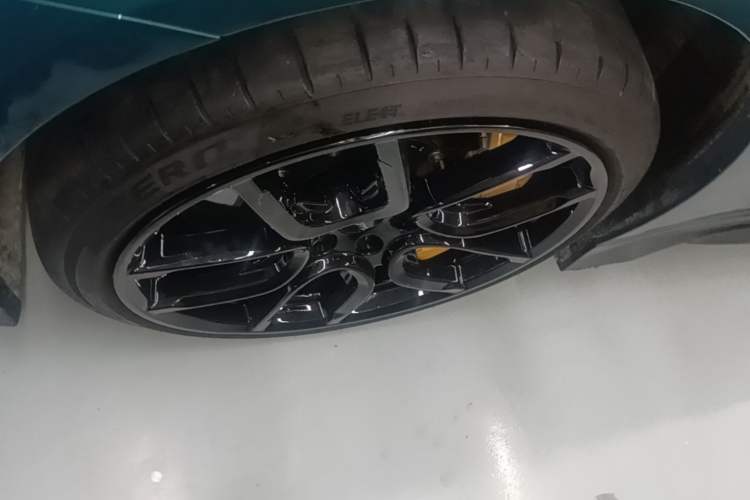 Used Xiaomi Auto SU7 Ultra 2025 Ultra Model Left Front Wheel Hub
