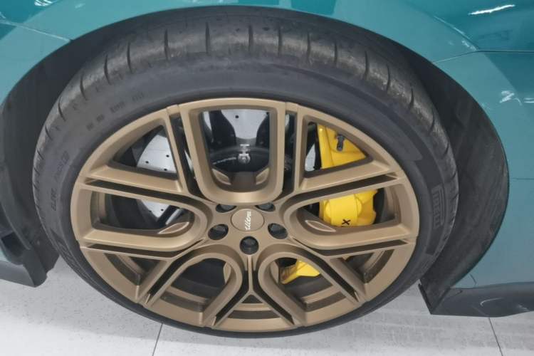 Used Xiaomi Auto SU7 Ultra 2025 Ultra Model Left Front Wheel Hub