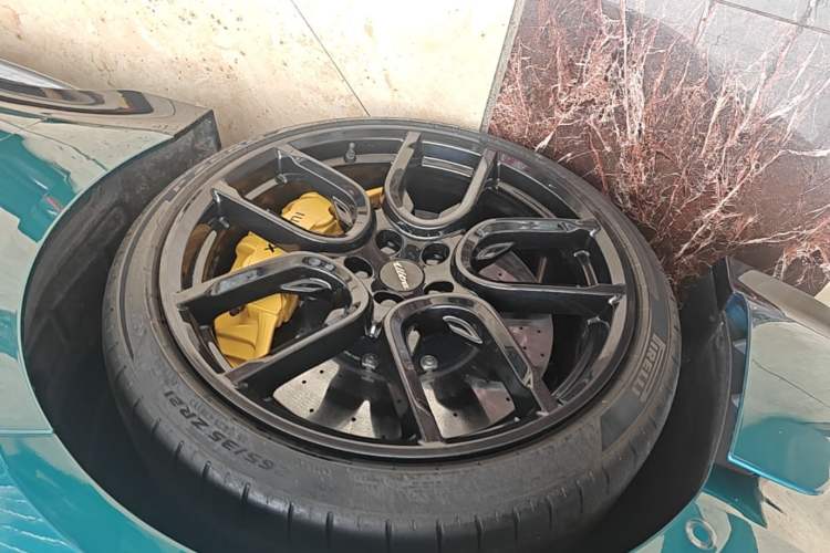 Used Xiaomi Auto SU7 Ultra 2025 Ultra Model Left Front Wheel Hub