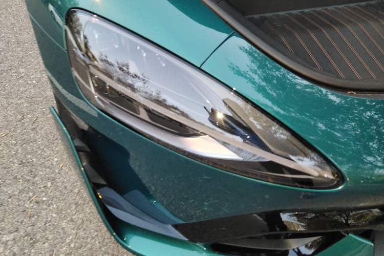 Used Xiaomi Auto SU7 Ultra 2025 Ultra Model Right Front Headlight