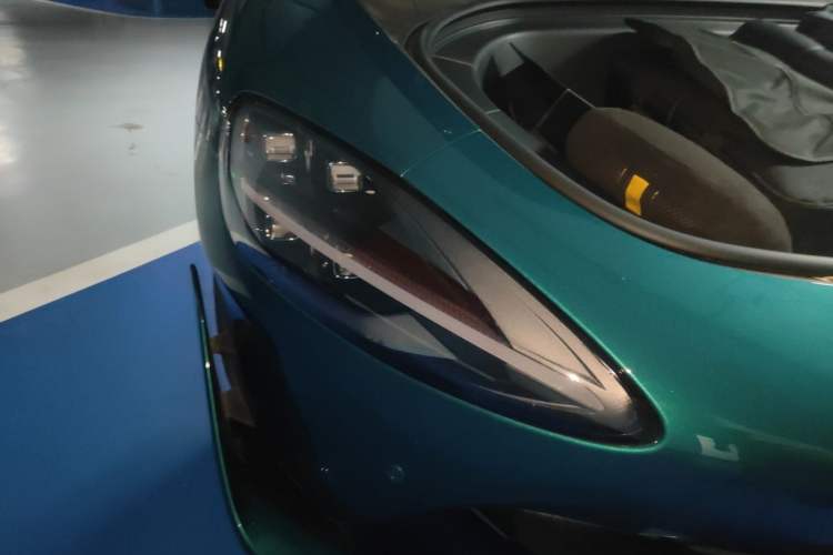 Used Xiaomi Auto SU7 Ultra 2025 Ultra Model Right Front Headlight