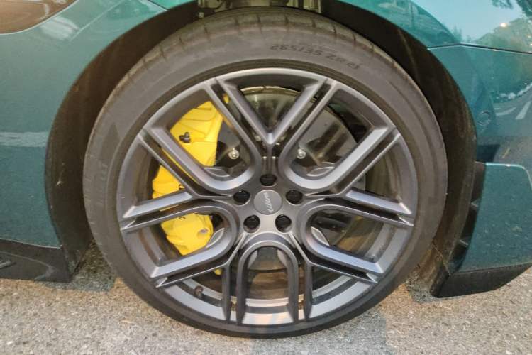 Used Xiaomi Auto SU7 Ultra 2025 Ultra Model Right Front Wheel Hub