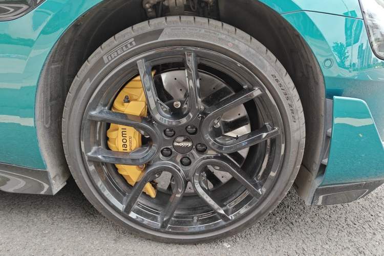 Used Xiaomi Auto SU7 Ultra 2025 Ultra Model Right Front Wheel Hub