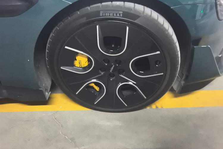 Used Xiaomi Auto SU7 Ultra 2025 Ultra Model Right Front Wheel Hub