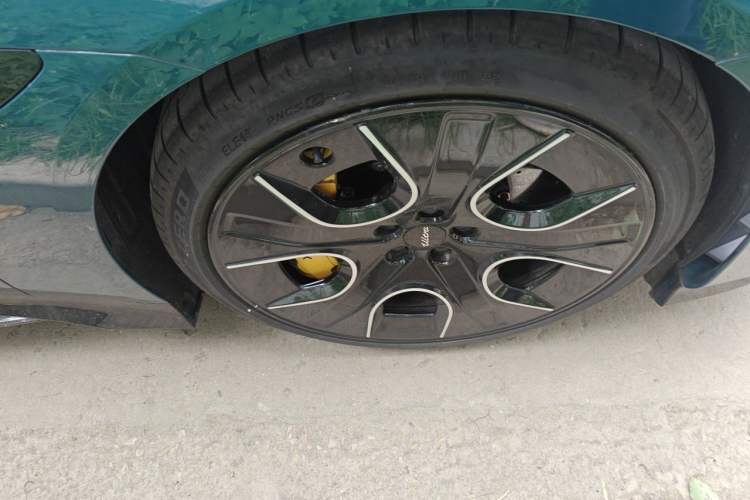 Used Xiaomi Auto SU7 Ultra 2025 Ultra Model Right Front Wheel Hub
