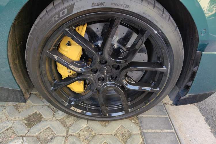 Used Xiaomi Auto SU7 Ultra 2025 Ultra Model Right Front Wheel Hub