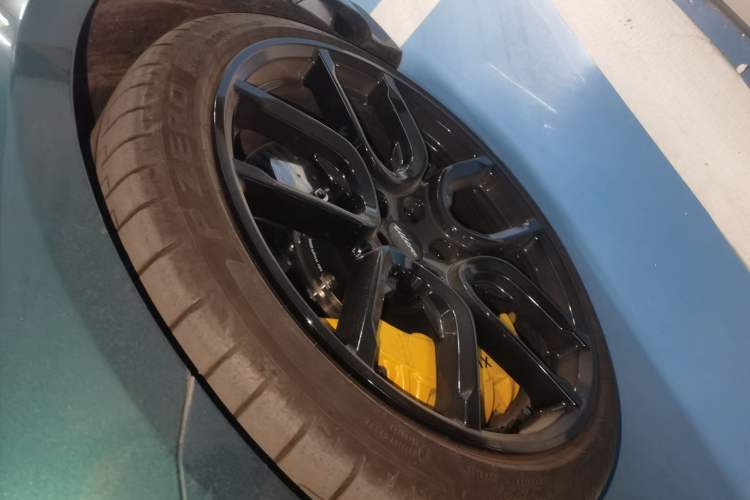 Used Xiaomi Auto SU7 Ultra 2025 Ultra Model Right Front Wheel Hub