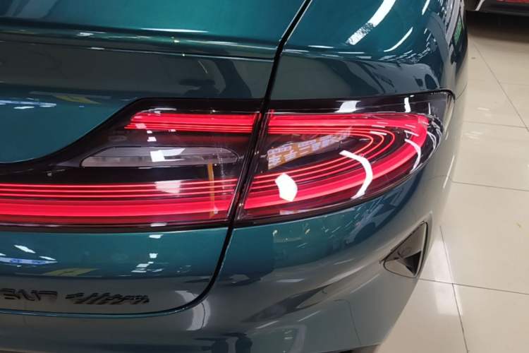 Used Xiaomi Auto SU7 Ultra 2025 Ultra Model Right Rear Taillight