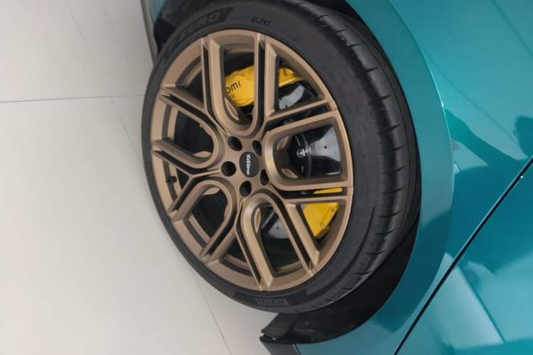 Used Xiaomi Auto SU7 Ultra 2025 Ultra Model Right Rear Wheel Hub