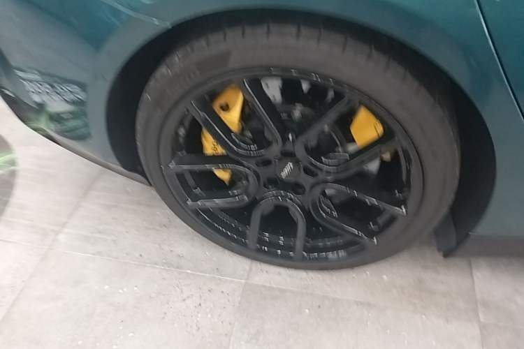 Used Xiaomi Auto SU7 Ultra 2025 Ultra Model Right Rear Wheel Hub