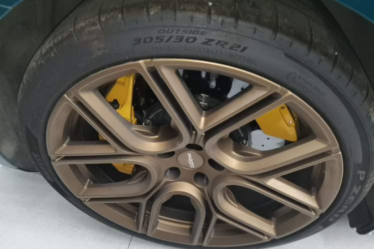 Used Xiaomi Auto SU7 Ultra 2025 Ultra Model Right Rear Wheel Hub