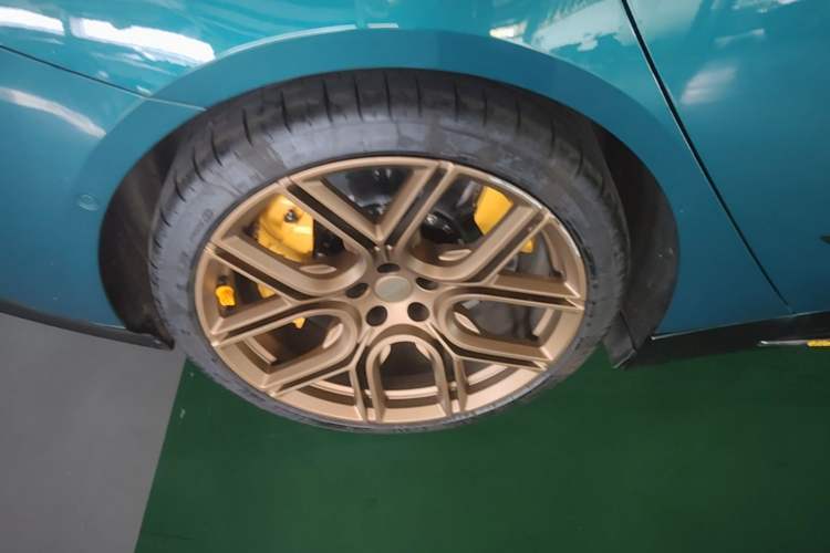 Used Xiaomi Auto SU7 Ultra 2025 Ultra Model Right Rear Wheel Hub