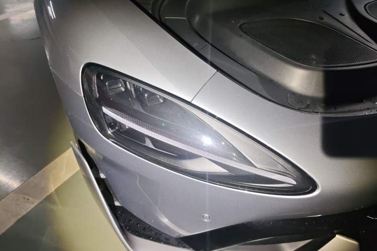 Used Xiaomi Auto SU7 Ultra 2025 Ultra Model Right Front Headlight