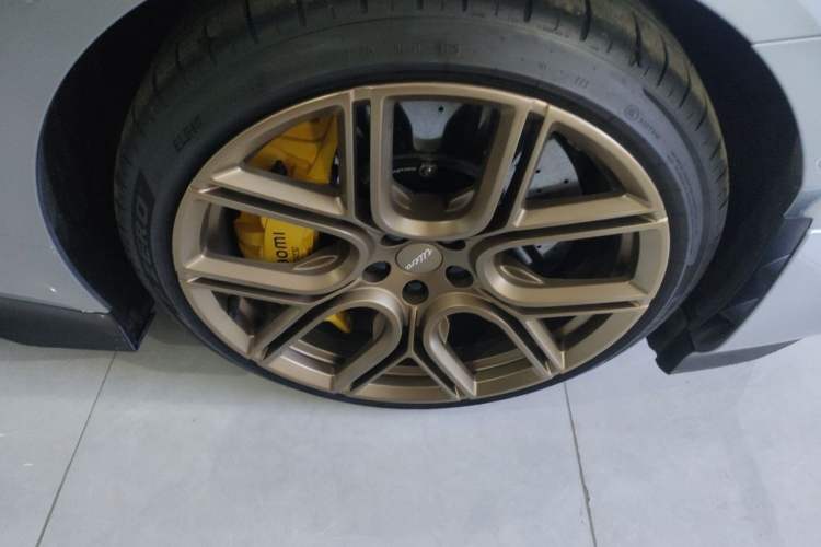 Used Xiaomi Auto SU7 Ultra 2025 Model Nürburgring Limited Edition Right Front Wheel Hub
