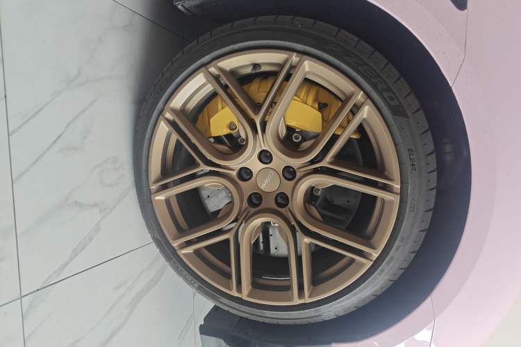 Used Xiaomi Auto SU7 Ultra 2025 Ultra Model Right Front Wheel Hub