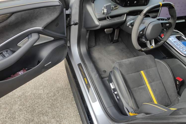 Used Xiaomi Auto SU7 Ultra 2025 Ultra Model Driver Seat