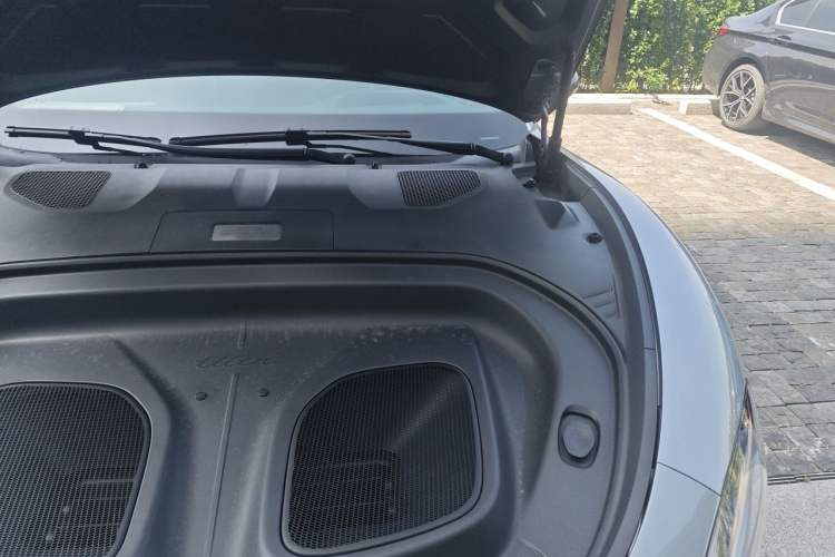 Used Xiaomi Auto SU7 Ultra 2025 Ultra Model Engine Bay Left