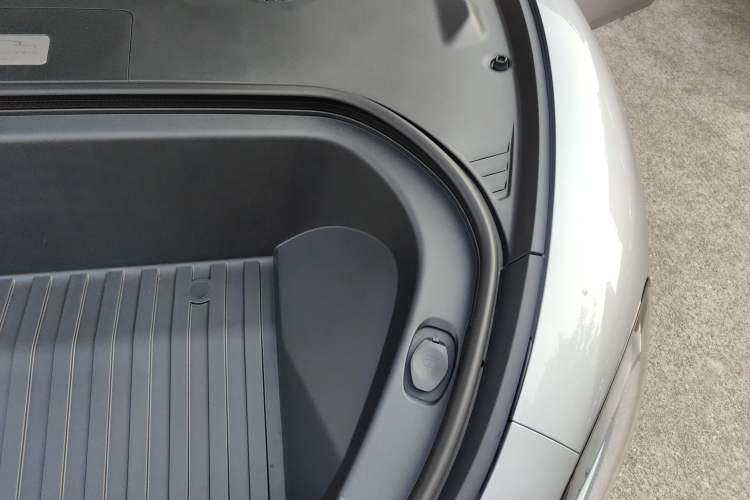 Used Xiaomi Auto SU7 Ultra 2025 Ultra Model Engine Bay Left