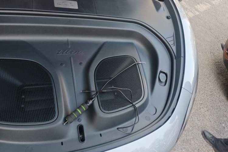 Used Xiaomi Auto SU7 Ultra 2025 Ultra Model Engine Bay Left
