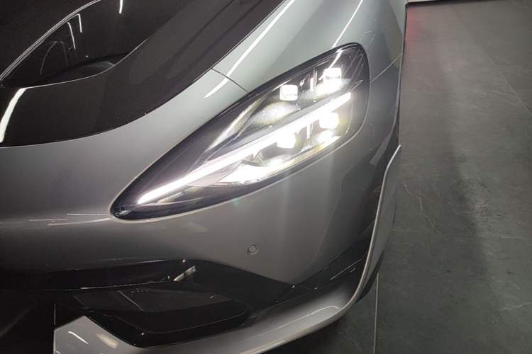 Used Xiaomi Auto SU7 Ultra 2025 Ultra Model Left Front Headlight