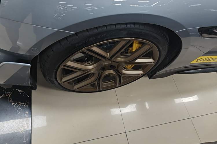 Used Xiaomi Auto SU7 Ultra 2025 Ultra Model Left Front Wheel Hub