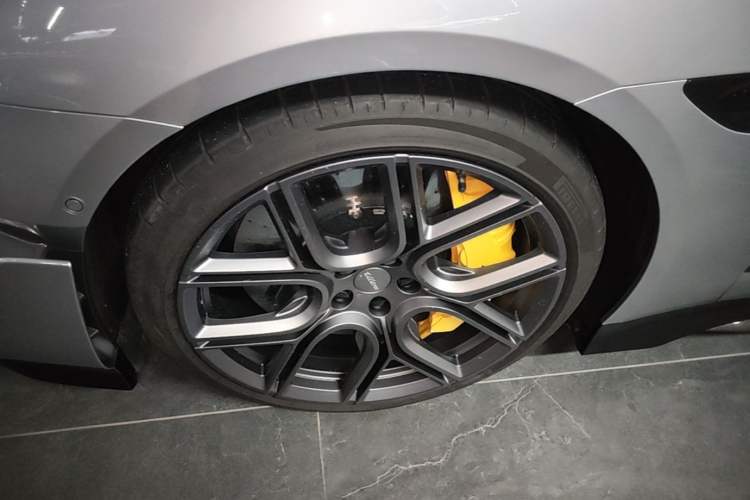 Used Xiaomi Auto SU7 Ultra 2025 Ultra Model Left Front Wheel Hub