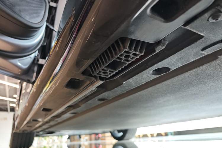 Used Xiaomi Auto SU7 Ultra 2025 Ultra Model Left Side Sill