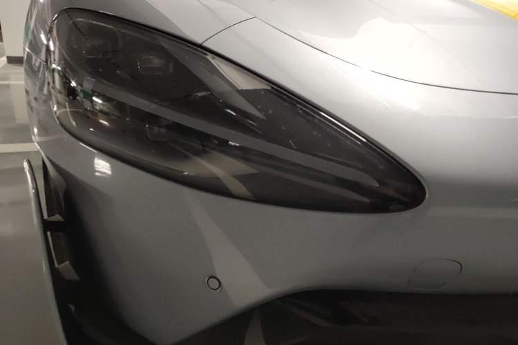 Used Xiaomi Auto SU7 Ultra 2025 Ultra Model Right Front Headlight