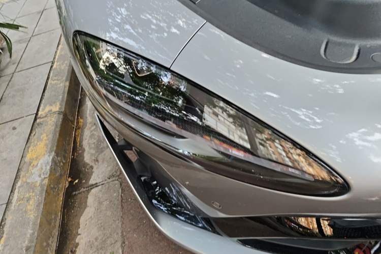 Used Xiaomi Auto SU7 Ultra 2025 Ultra Model Right Front Headlight