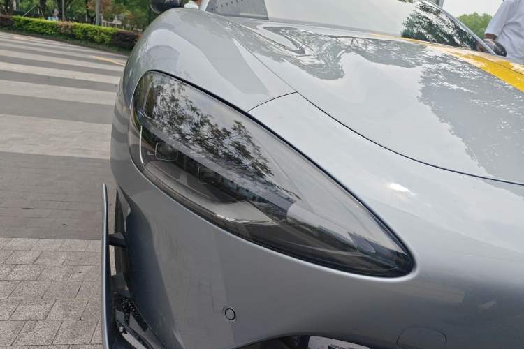 Used Xiaomi Auto SU7 Ultra 2025 Ultra Model Right Front Headlight
