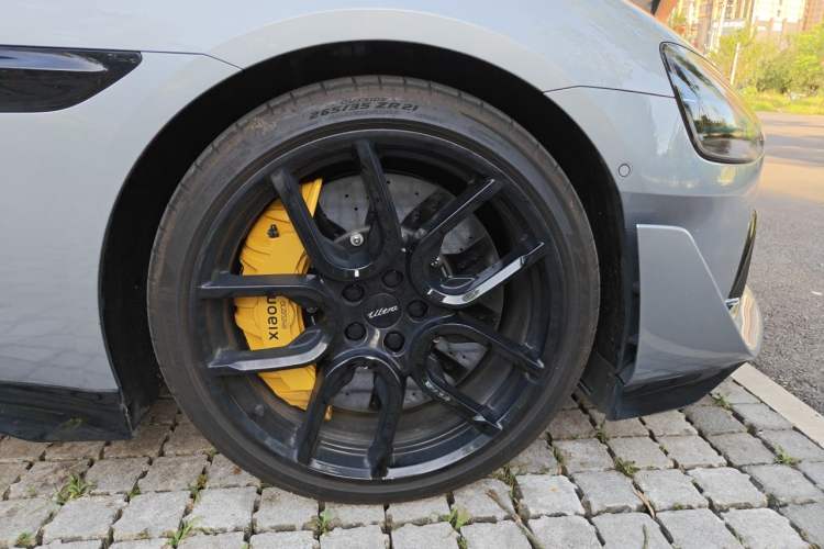 Used Xiaomi Auto SU7 Ultra 2025 Ultra Model Right Front Wheel Hub