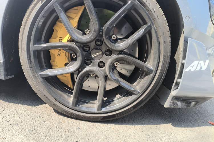 Used Xiaomi Auto SU7 Ultra 2025 Ultra Model Right Front Wheel Hub