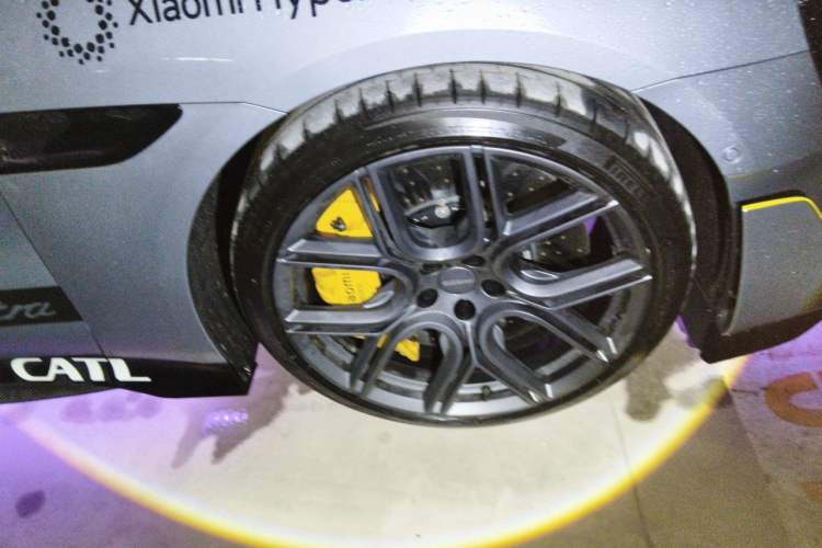 Used Xiaomi Auto SU7 Ultra 2025 Ultra Model Right Front Wheel Hub